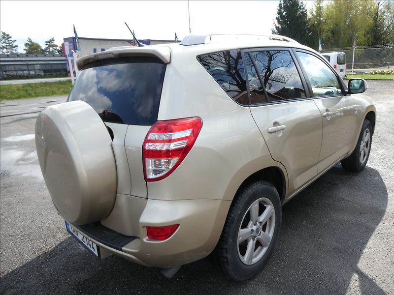 Toyota RAV4 2,2 D-4D 110kW 4x4,ČR,2.majite - fotka 8 z 40