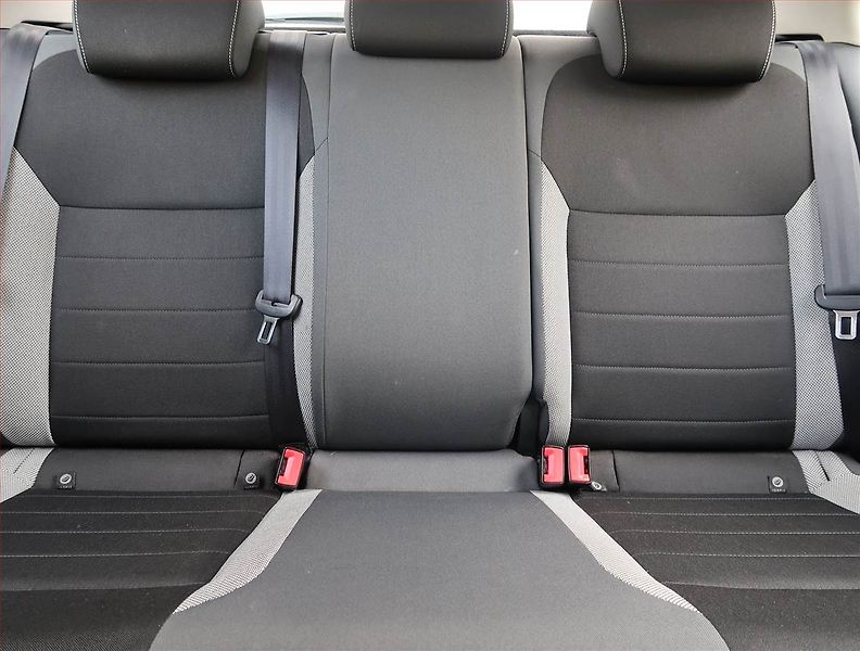 Škoda Rapid (2019) 1.0 TSI, Park. senzory - fotka 10 z 18