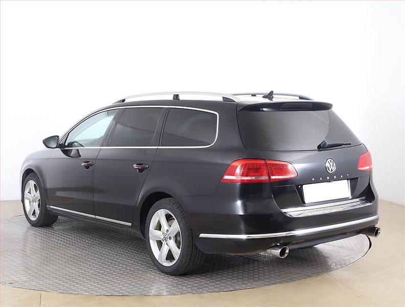 Volkswagen Passat (2011) 2.0 TDI, 4X4, Automat, Navi - fotka 4 z 20
