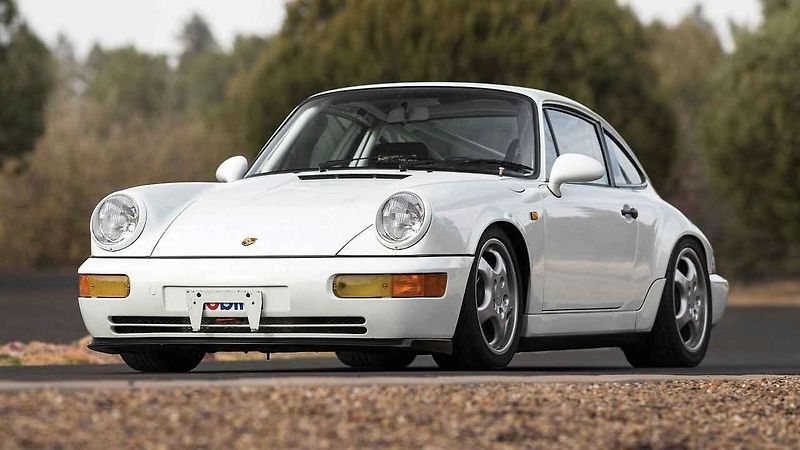 Celkem 12 úžasných Porsche půjde do aukce.