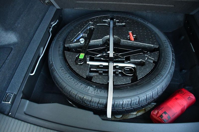 Volkswagen Touareg 3.0TDI 2.SADA KOL ČR - fotka 48 z 54