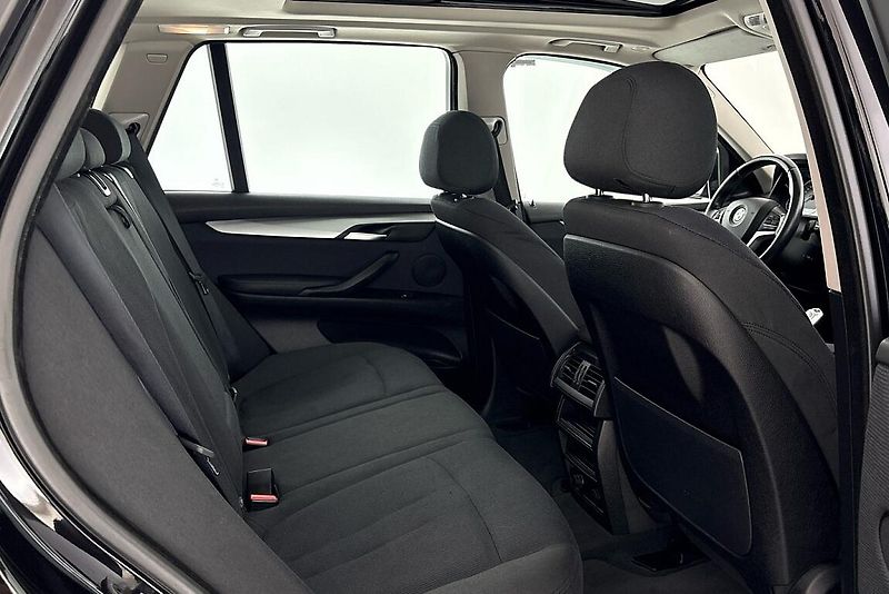 BMW X5 xDrive 35i - fotka 12 z 26