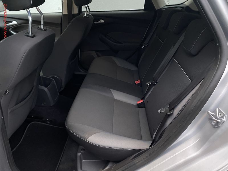 Ford Focus (2012) 1.6 Ti-VCT, Trend, AC, park. - fotka 10 z 15