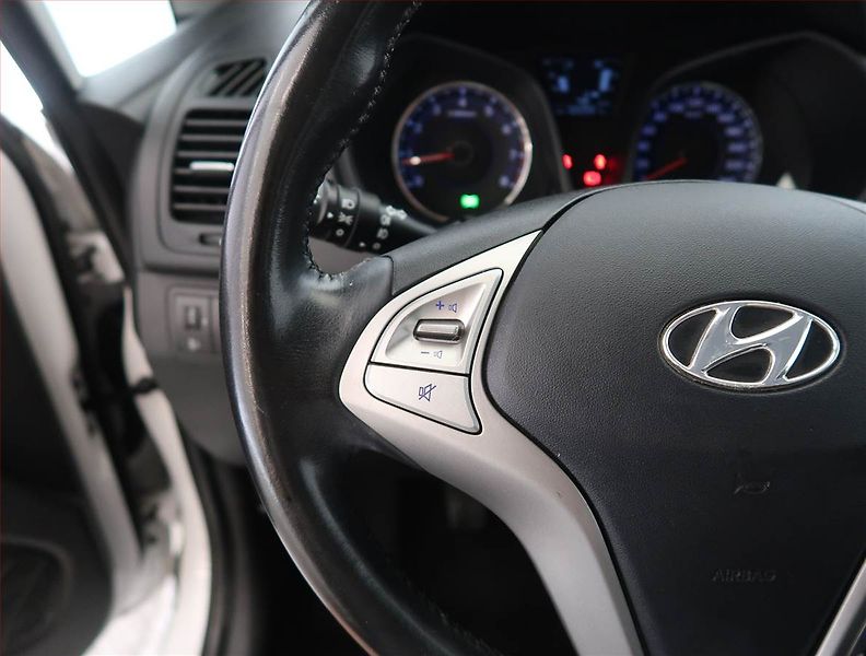 Hyundai ix20 (2019) 1.6 CVVT, Serv.kniha - fotka 14 z 16