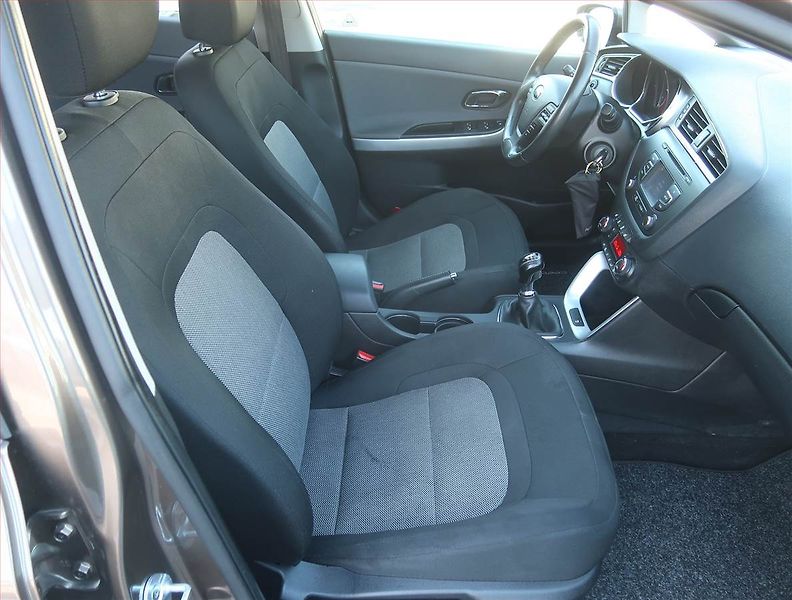 Kia Ceed (2016) 1.0 T-GDI, Serv.kniha - fotka 9 z 17