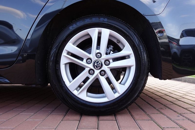 Toyota Corolla 2,0 HEV Comfort Tech TS - fotka 7 z 30