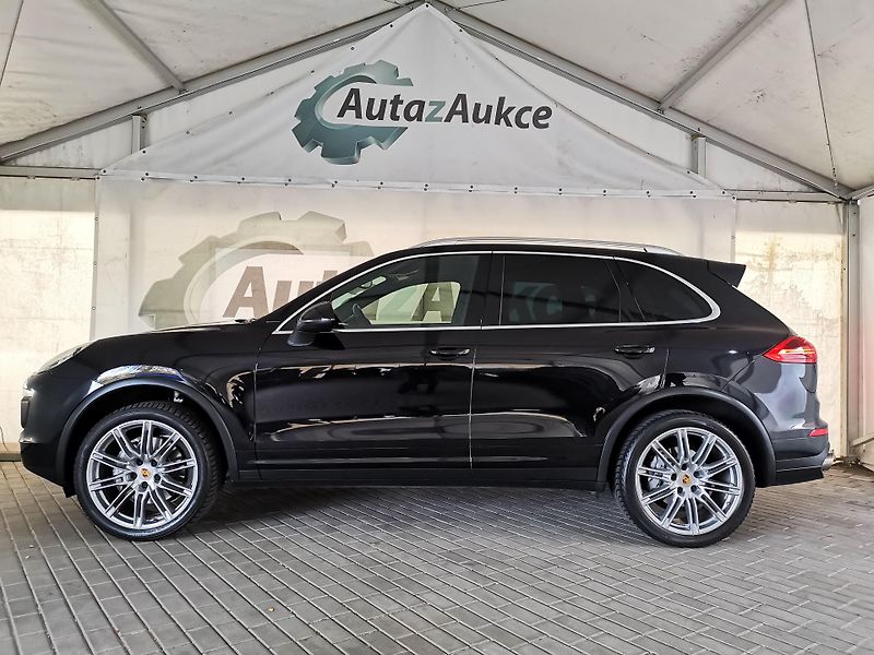 Porsche Cayenne (2015) S LED PANO BT 1MAJITEL SERVIS  - fotka 4 z 24