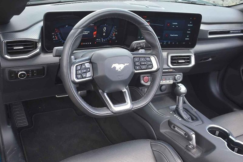Ford Mustang Convertible - I v sedmé generaci neztrácí svůj půvab.