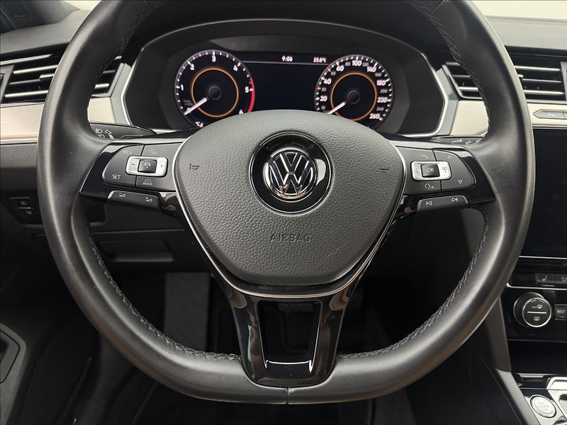 Volkswagen Passat 2,0 R-LINE DSG 4X4 VC DCC PANO - fotka 9 z 41