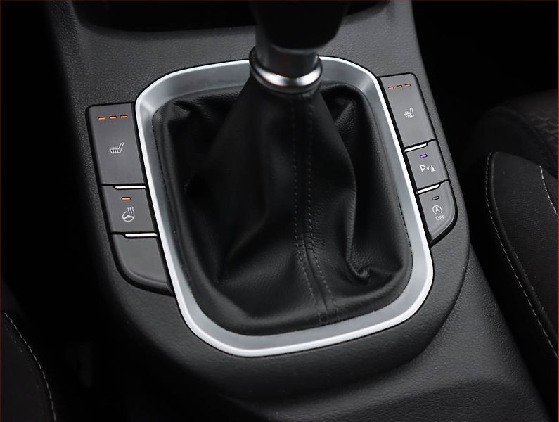 Hyundai i30 (2018) 1.4 T-GDI, Serv.kniha, Navi - fotka 17 z 22