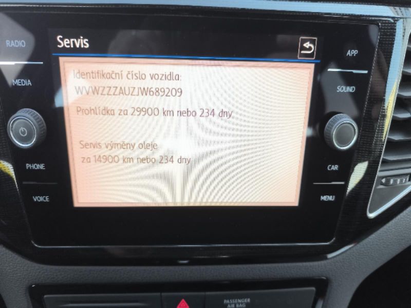 Volkswagen Golf Sportsvan 1.5TSI 110kW DSG HIGHLINE - fotka 19 z 24