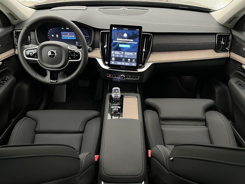 Volvo XC90 T8 AWD DARK PLUS REZERVACE - fotka 2 z 48