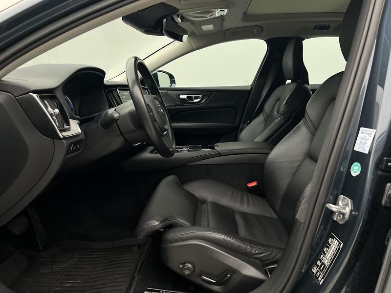 Volvo V60 T6 AWD RECHARGE INSCRIPTION  - fotka 3 z 43