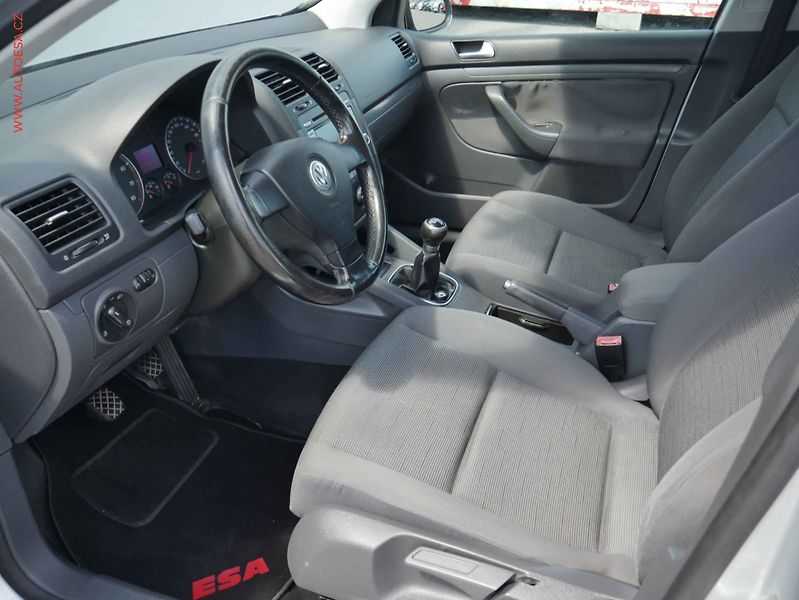 Volkswagen Golf (2007) 1.6i, ČR, Trendline, autoAC - fotka 9 z 13