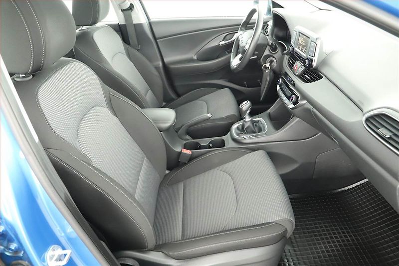Hyundai i30 (2018) Comfort 1.0 T-GDI, Serv.kniha - fotka 7 z 13