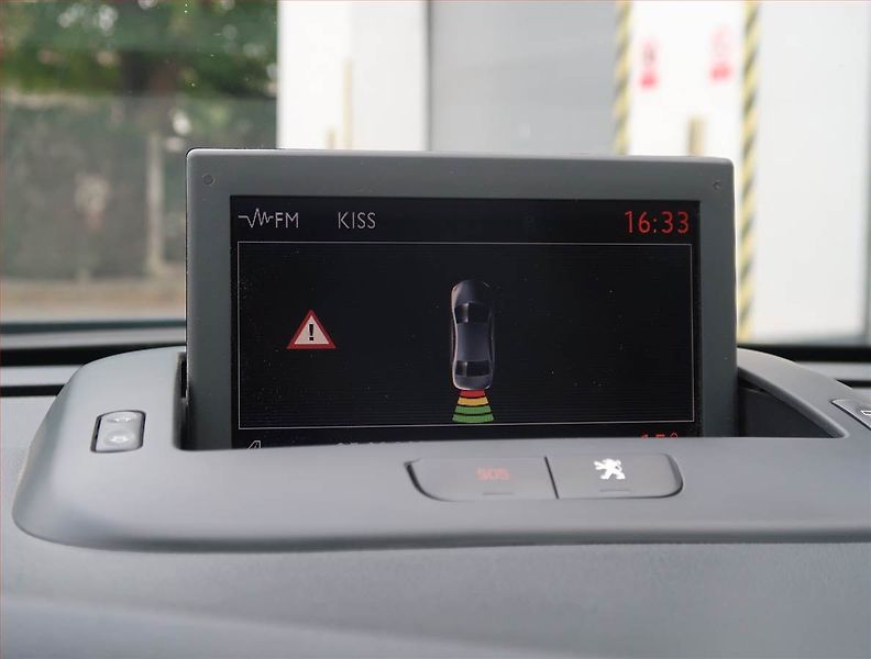 Peugeot 5008 (2011) 2.0 HDI, Navi, Tempomat - fotka 24 z 25