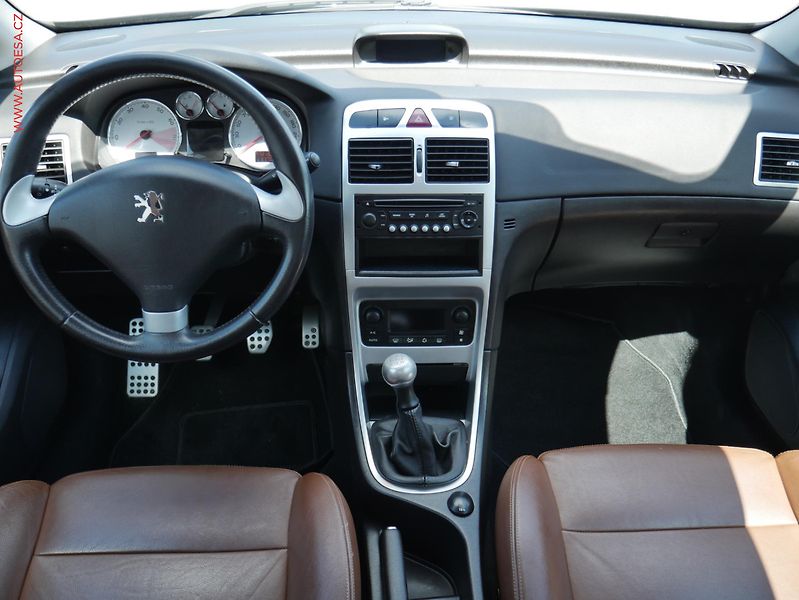 Peugeot 307 (2005) 1.6i, ČR, kůže, výhřev sed - fotka 8 z 17