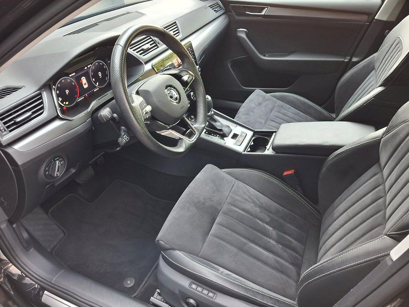 Škoda Superb (2022) Style Plus Top DSG 2,0TSi 140k - fotka 6 z 35