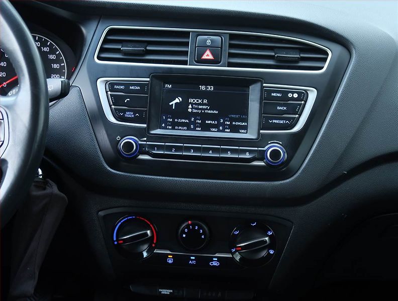 Hyundai i20 (2019) 1.2, Serv.kniha - fotka 12 z 15