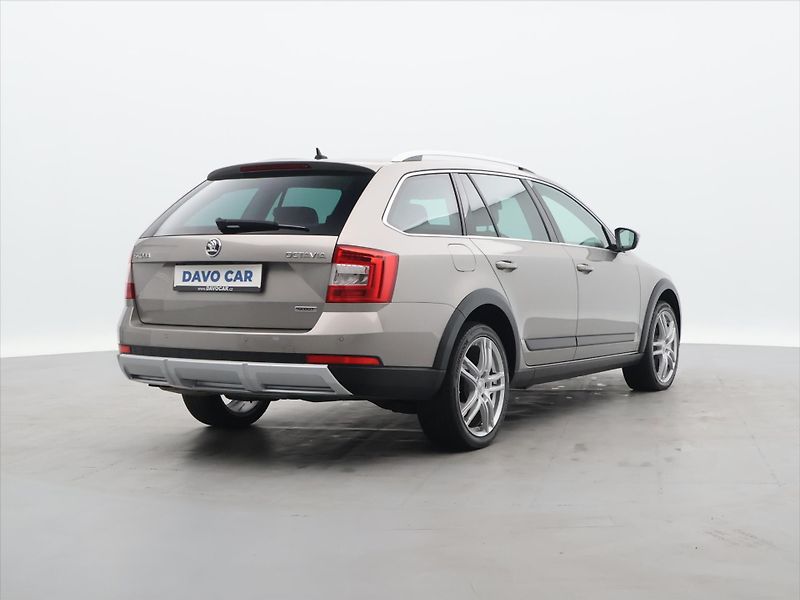 Škoda Octavia 2.0 TDI 135kW DSG Scout Xenon - fotka 7 z 28