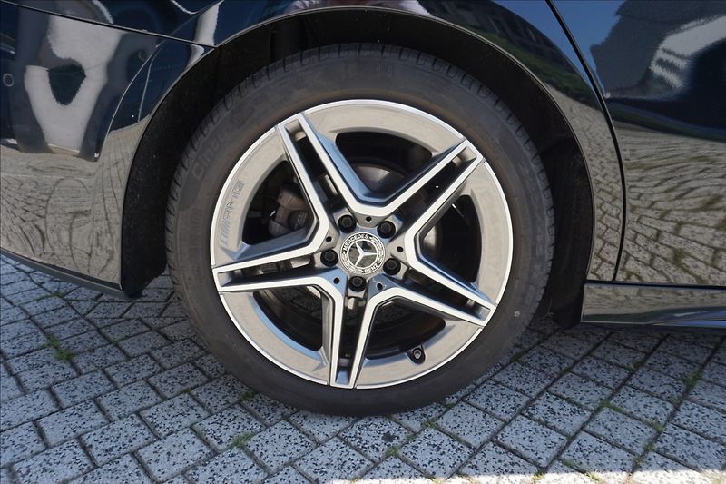 Mercedes-Benz Třídy A 1,3 A 180 sedan 1. maj ČR - fotka 7 z 17