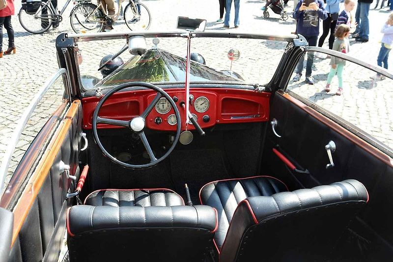 Vozy DKW F8 se v německém Zwickau vyráběly ve dvou časových etapách. Před II. světovou válkou a po jejím skončení. To už ale jako značka IFA.