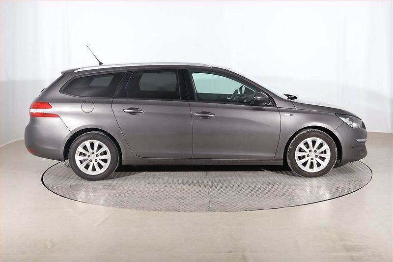 Peugeot 308 (2016) 1.6 BlueHDi, Serv.kniha - fotka 6 z 22