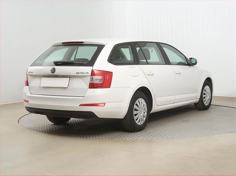 Škoda Octavia (2013) 1.6 TDI, Serv.kniha - fotka 5 z 14