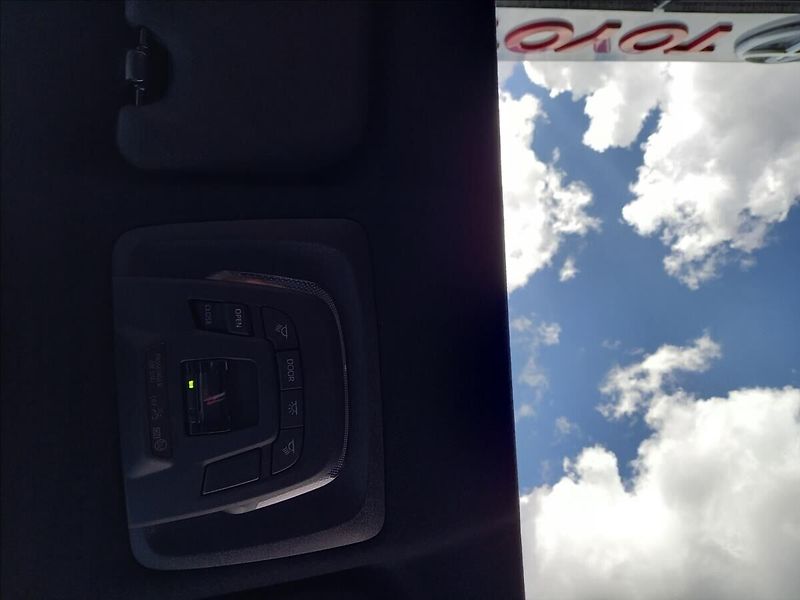 Toyota Corolla Cross 2,0 Executive + Skyview - fotka 15 z 15