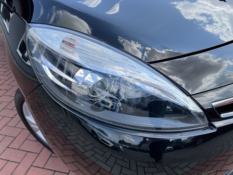 Renault Scénic (2014) 1.5dCi  Navi Digi Klima Bose - fotka 37 z 50