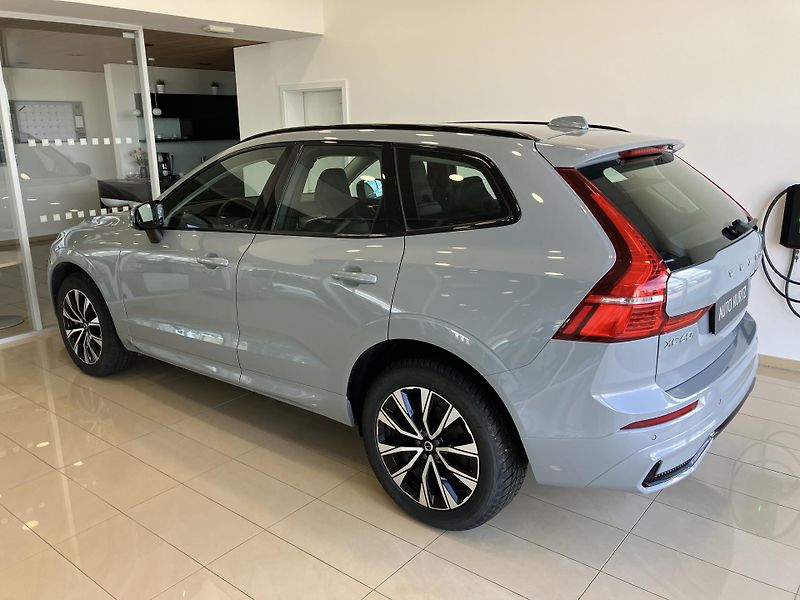 Volvo XC60 B4 AWD PLUS DARK AT8, ČR - fotka 7 z 41