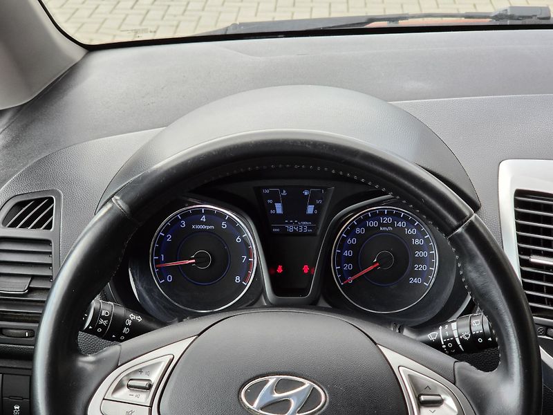 Hyundai ix20 (2014) 1,4i 66kW - fotka 13 z 16