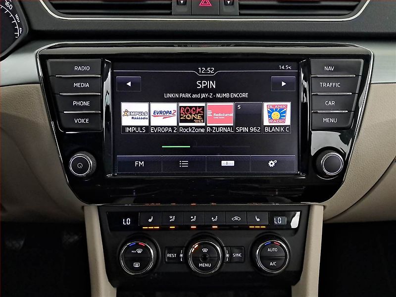Škoda Superb (2015) Style 2.0 TDI, Kůže, Navi - fotka 12 z 19