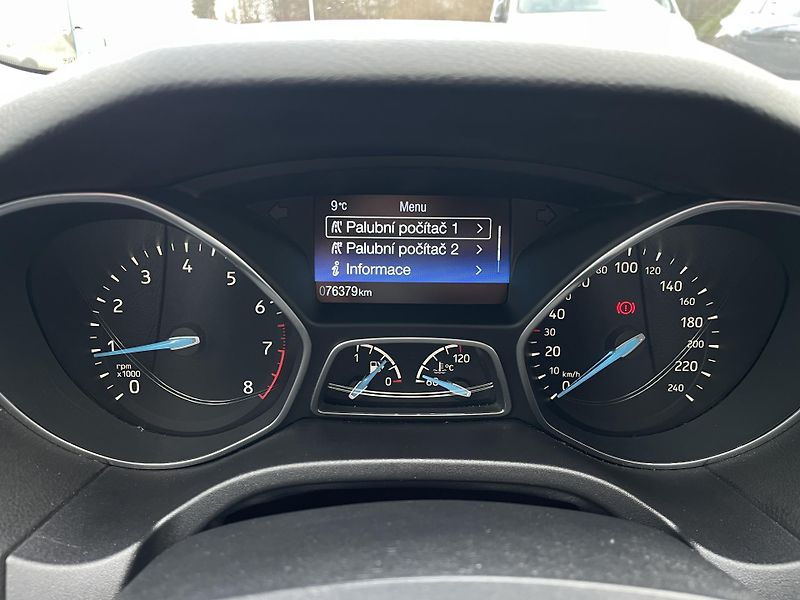 Ford Focus 1.5 EB 150k MAN6  - fotka 17 z 24