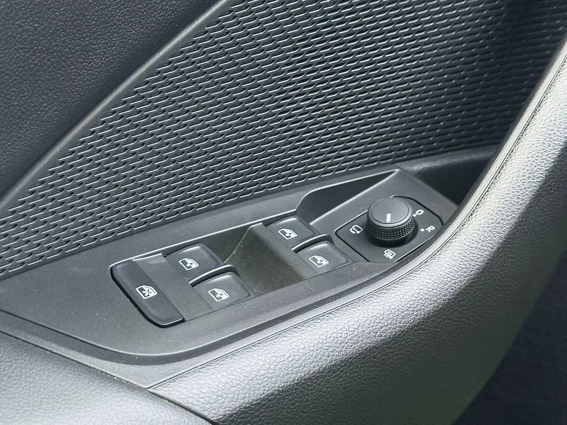 Škoda Octavia Selection 1,5 TSI 110 kW 6° MP - fotka 27 z 35