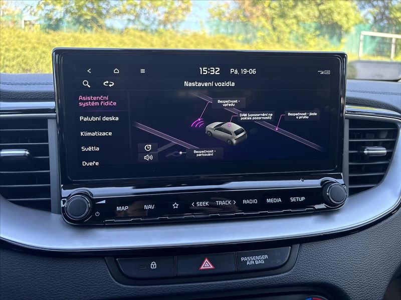 Kia XCeed 1,5 TGDi 118kW TOP ZÁRUKA KŮŽE - fotka 21 z 42