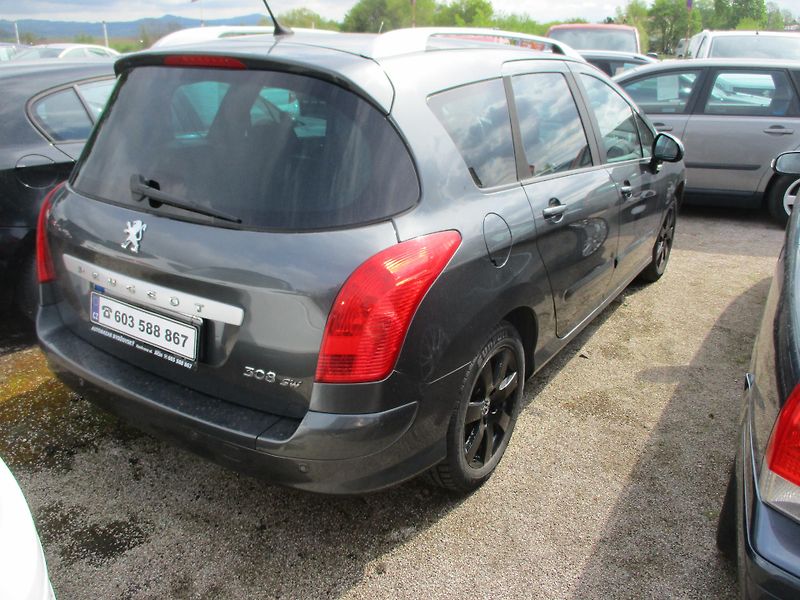 Peugeot 308 (2009) combi 2,0 HDi - fotka 5 z 12