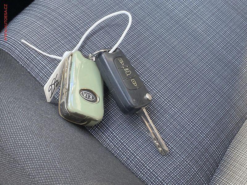 Kia Ceed (2010) 1.4CVVT, Vision, TZ, výhřev - fotka 16 z 16