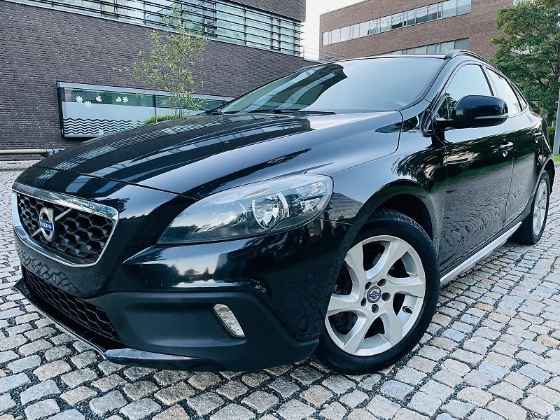 Volvo V40 2.0D3 MANUÁL CROSS SERVISKA  - fotka 2 z 43