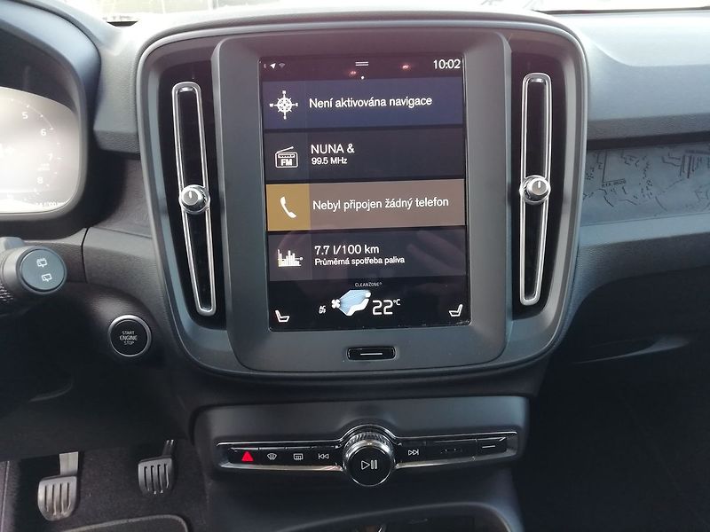 Volvo XC40 T2 1,5 FWD Essential 95 kW - fotka 12 z 18