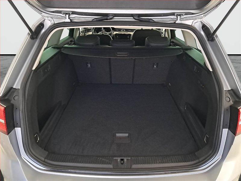 Volkswagen Passat (2017) Highline 2.0 TDI, Serv.kniha - fotka 14 z 19