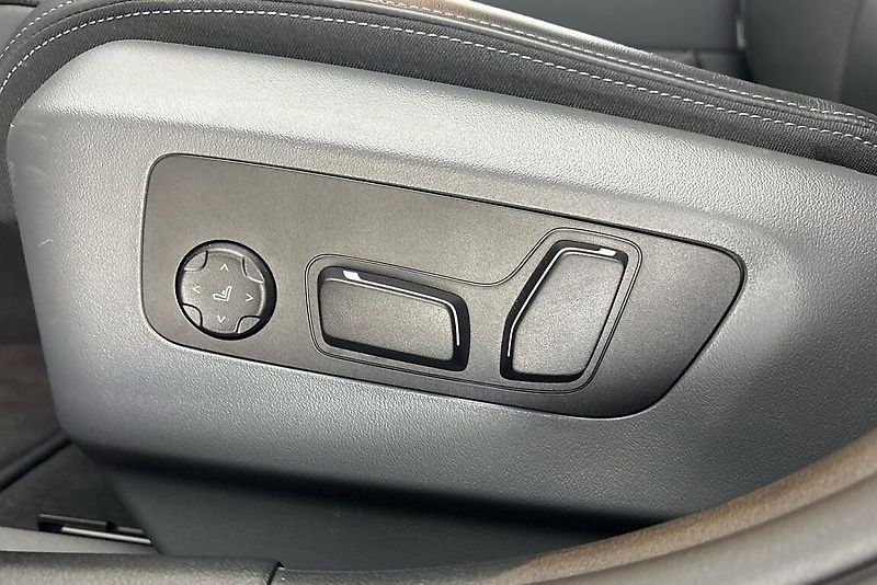 BMW Řada 5 540d xDrive Touring - fotka 14 z 19