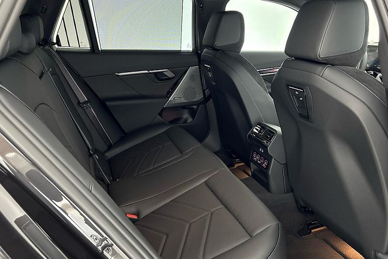 BMW Řada 5 540d xDrive Touring - fotka 12 z 25