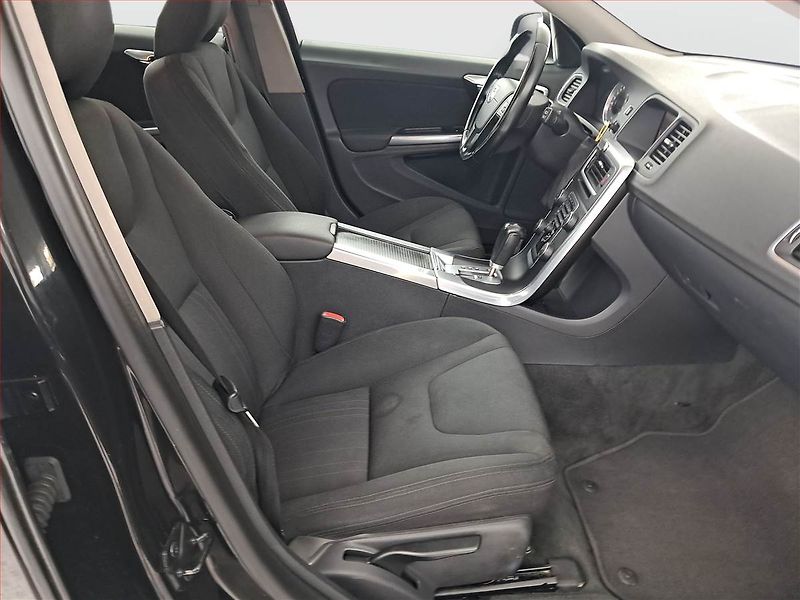 Volvo V60 (2011) D3 2.0, Automat, po STK - fotka 9 z 17