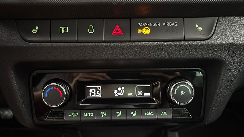 Škoda Fabia 1.0 TSI Black Combi - fotka 13 z 24