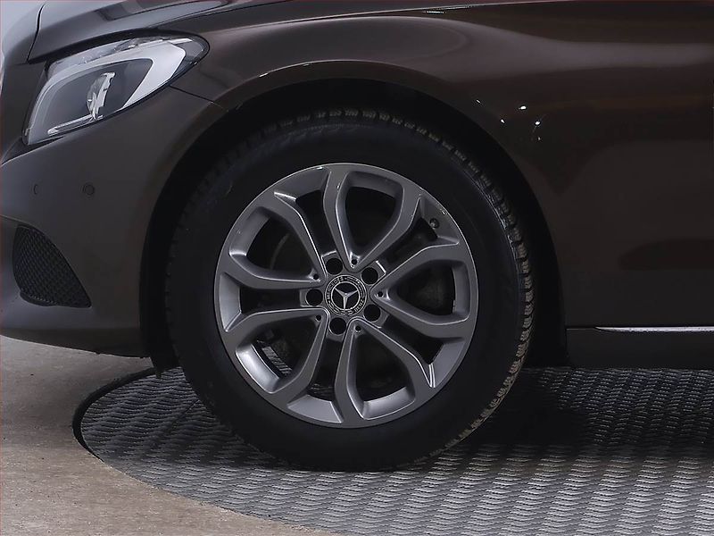Mercedes-Benz Třídy C (2017) C 180 d, Navi, Tempomat - fotka 14 z 20