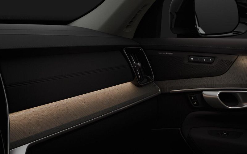 Volvo XC90 (2026) B5 AWD PLUS DARK - fotka 15 z 17
