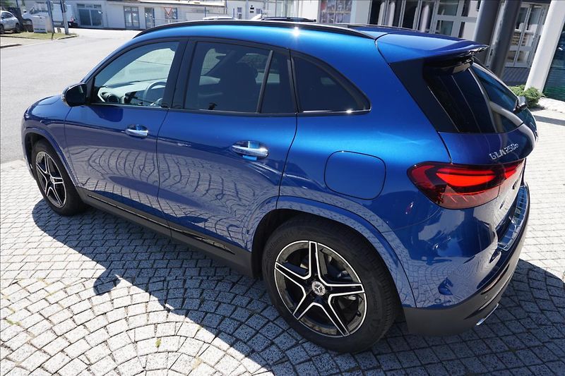 Mercedes-Benz GLA 1,3 250e,Premium Plus,AMG,CZ - fotka 4 z 26