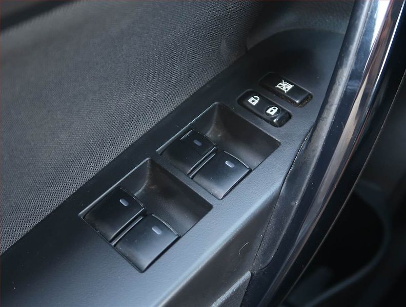 Toyota Auris (2015) Hybrid, Automat, Tempomat - fotka 16 z 21