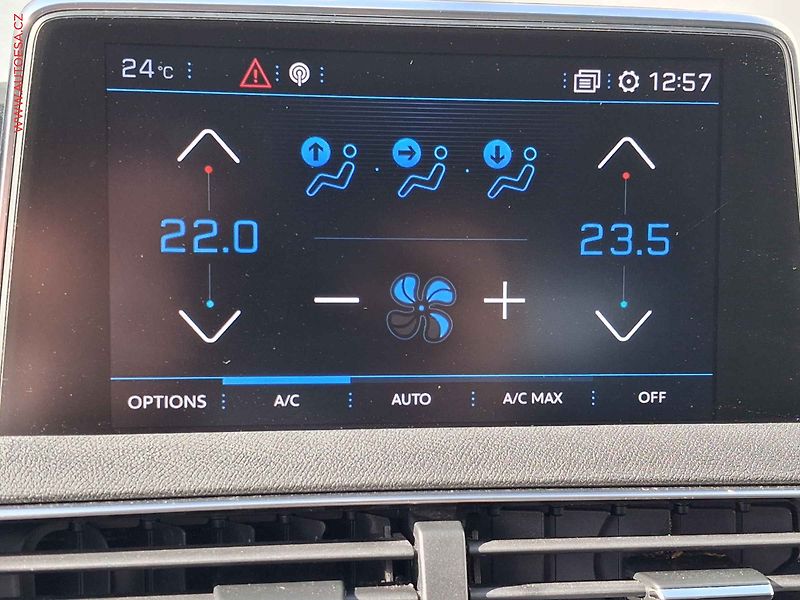 Peugeot 3008 (2019) 1.2 PT, Allure, LED, navi - fotka 15 z 18